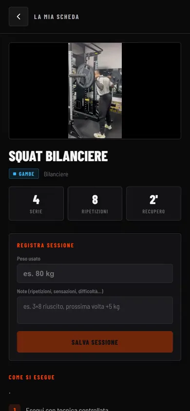Scheda dell'esercizio nell'app di Marco, con il suo video che spiega lo squat